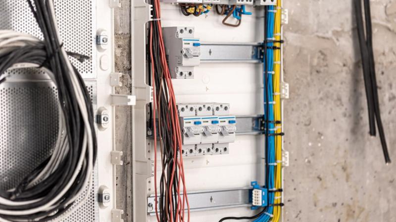 Montagem de Painéis Elétricos: Um Guia Completo para Segurança e Eficiência Montagem de Painéis Elétricos: Um Guia Completo para Segurança e Eficiência